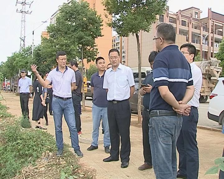 近期以来,易门县把巩固创卫成果与省级生态文明县,省级美丽县城创建对