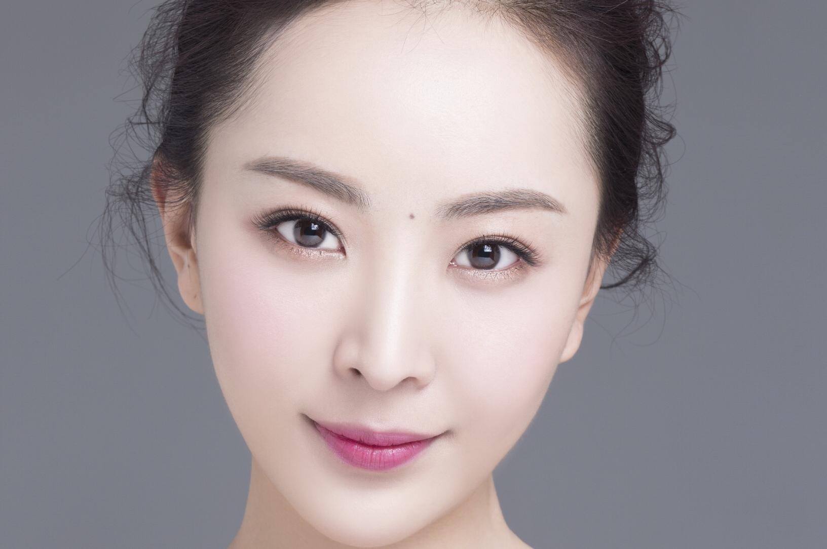 1/6孙歌璐出生于徐州,是内地女演员.她毕业于中国传媒大学.