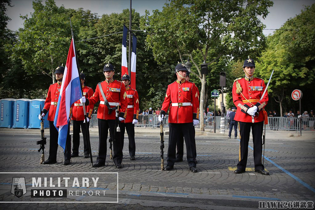 原创法国女摄影师镜头中的阅兵式 部队正在集结 所有人员紧张待命
