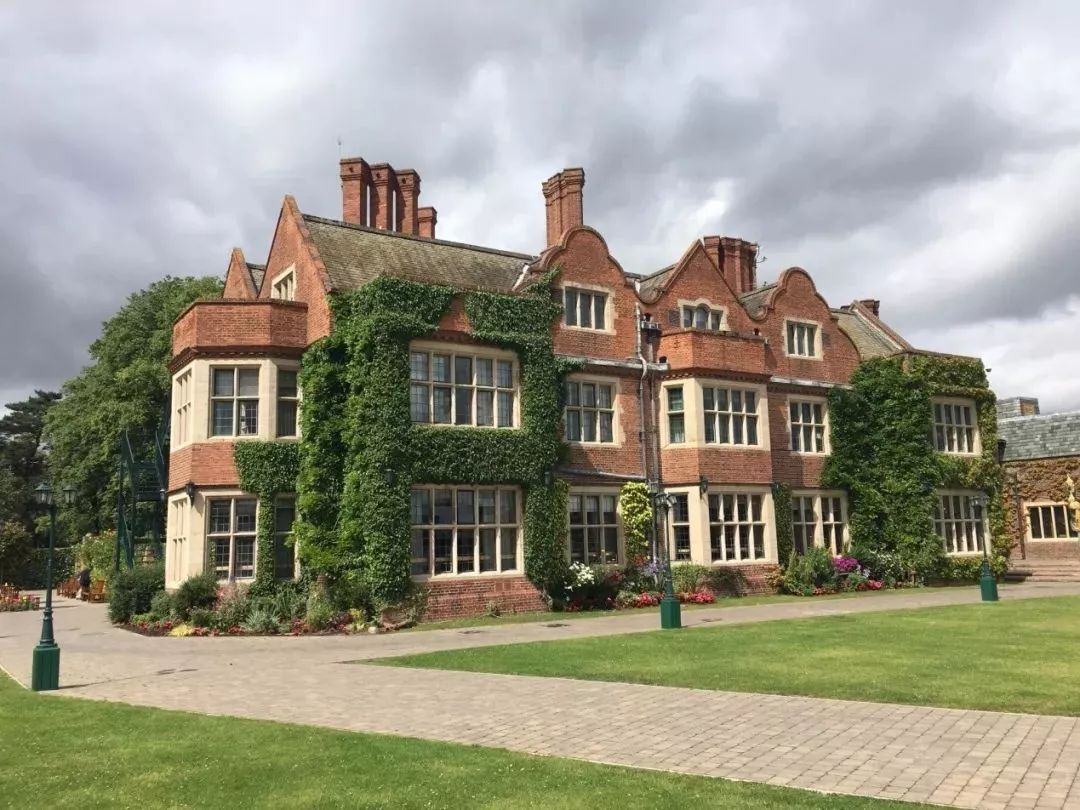 【院校】千年古城上的教育明星---艾德伯格女王学院