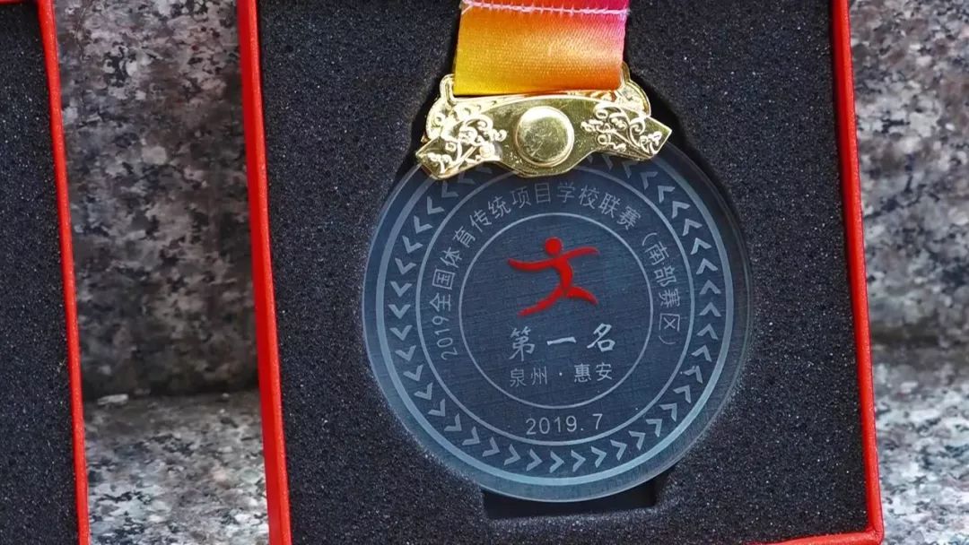 怀化五中杨懿雯荣获全国体育传统项目学校南方赛区铁饼铅球双料金牌