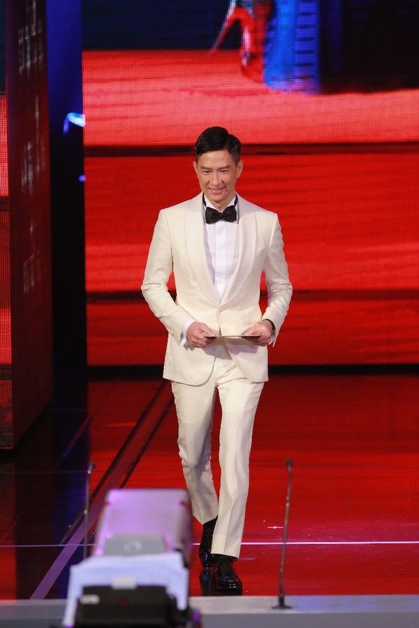 影帝张家辉终于高调,5套西装演绎"型男"魅力,51岁帅到飞起!