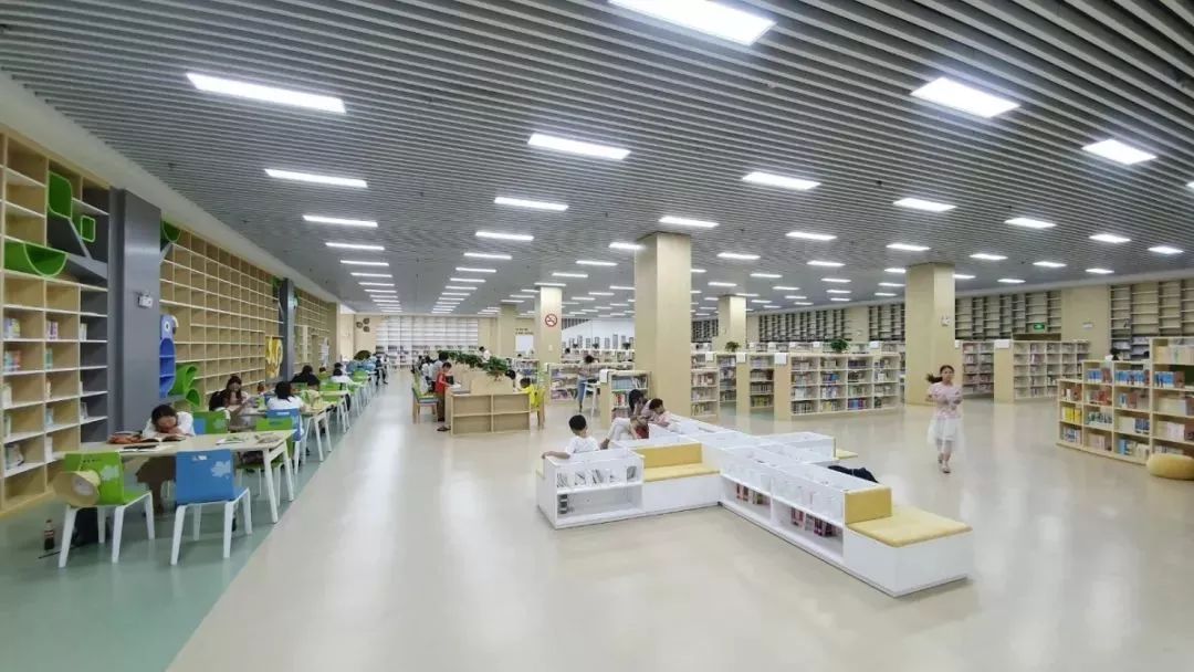 暑假去哪儿②在盐城市图书馆阅读自习听讲座