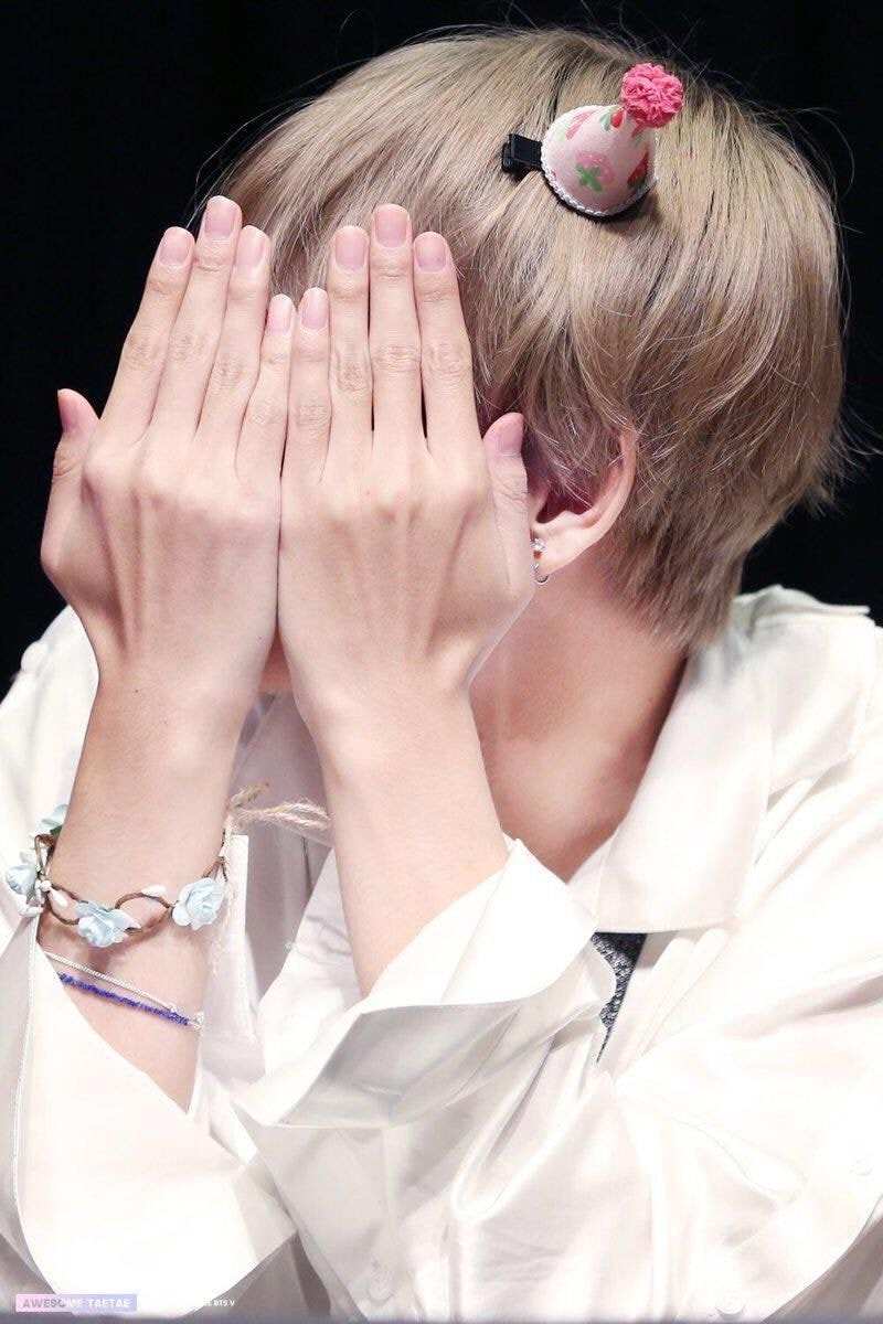 金泰亨的小手手那些令人心动的手部特写们上帝制造我们泰亨的时候手