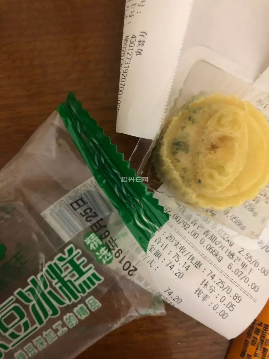 又出事了绍兴著名零食店生产1个月的绿豆糕发霉店家你们先去看病