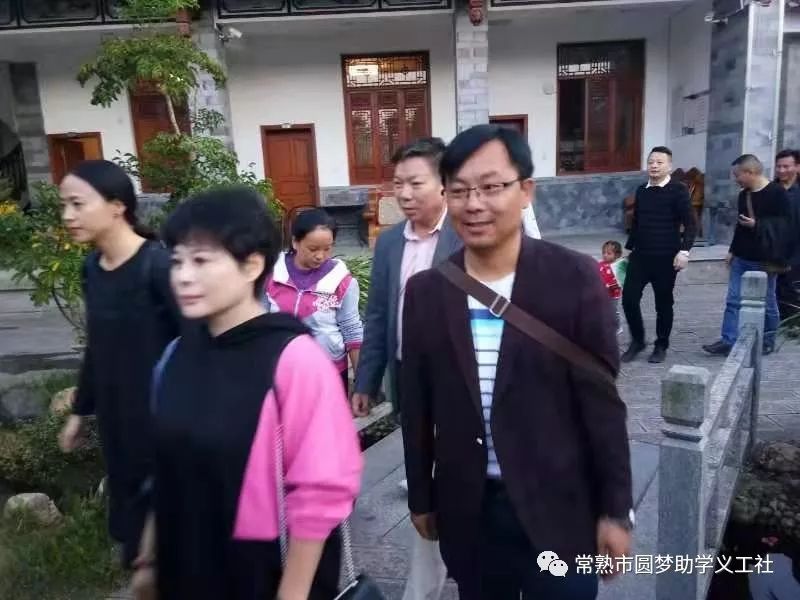 云南省凤庆二中张世海校长不再担任凤庆二中校长职务,调至凤庆职业