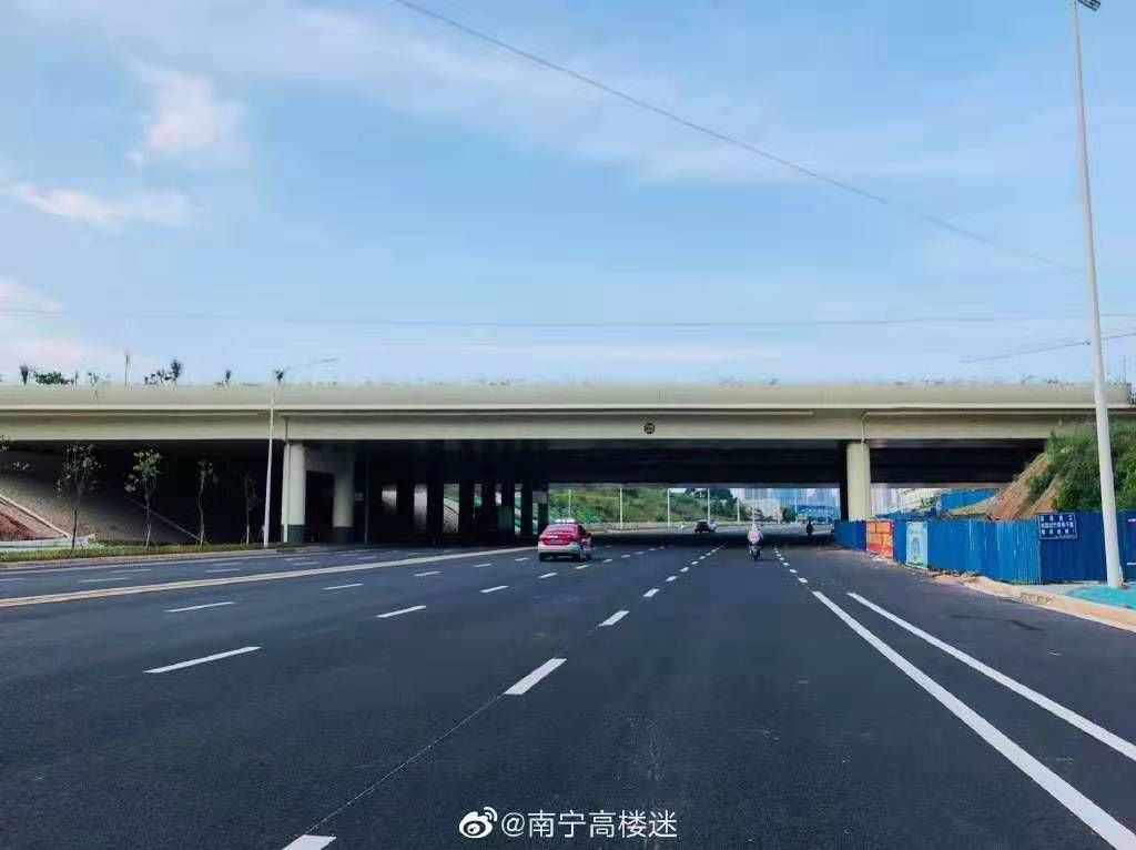 南宁仙葫大道至大渌岭路路段通车