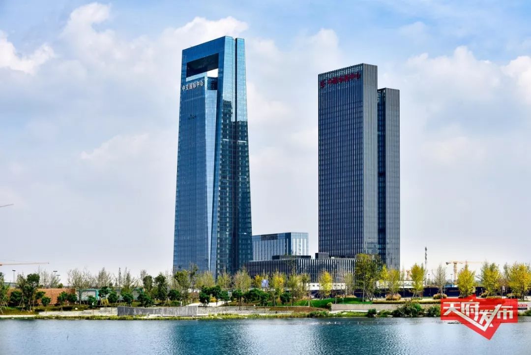 昨天罗强就国际化营商环境建设上了一堂专题党课