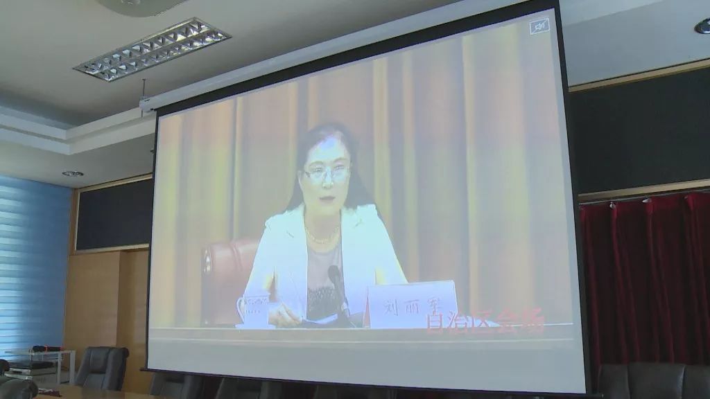 报告会上,人力资源和社会保障部国家表彰奖励办公室主任刘丽军宣读了