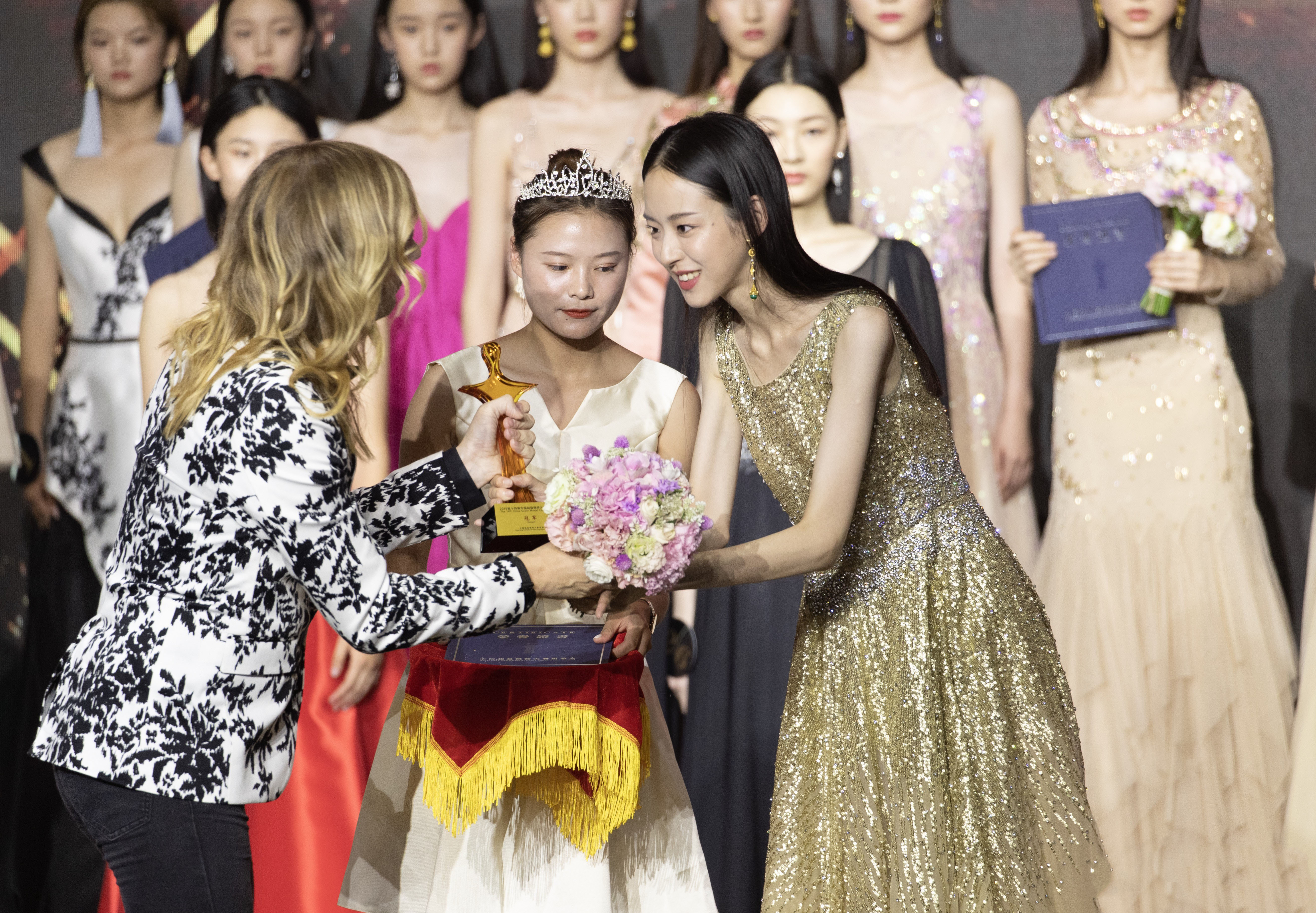 第十四届中国超级模特大赛总决赛落幕,18岁女孩夺冠
