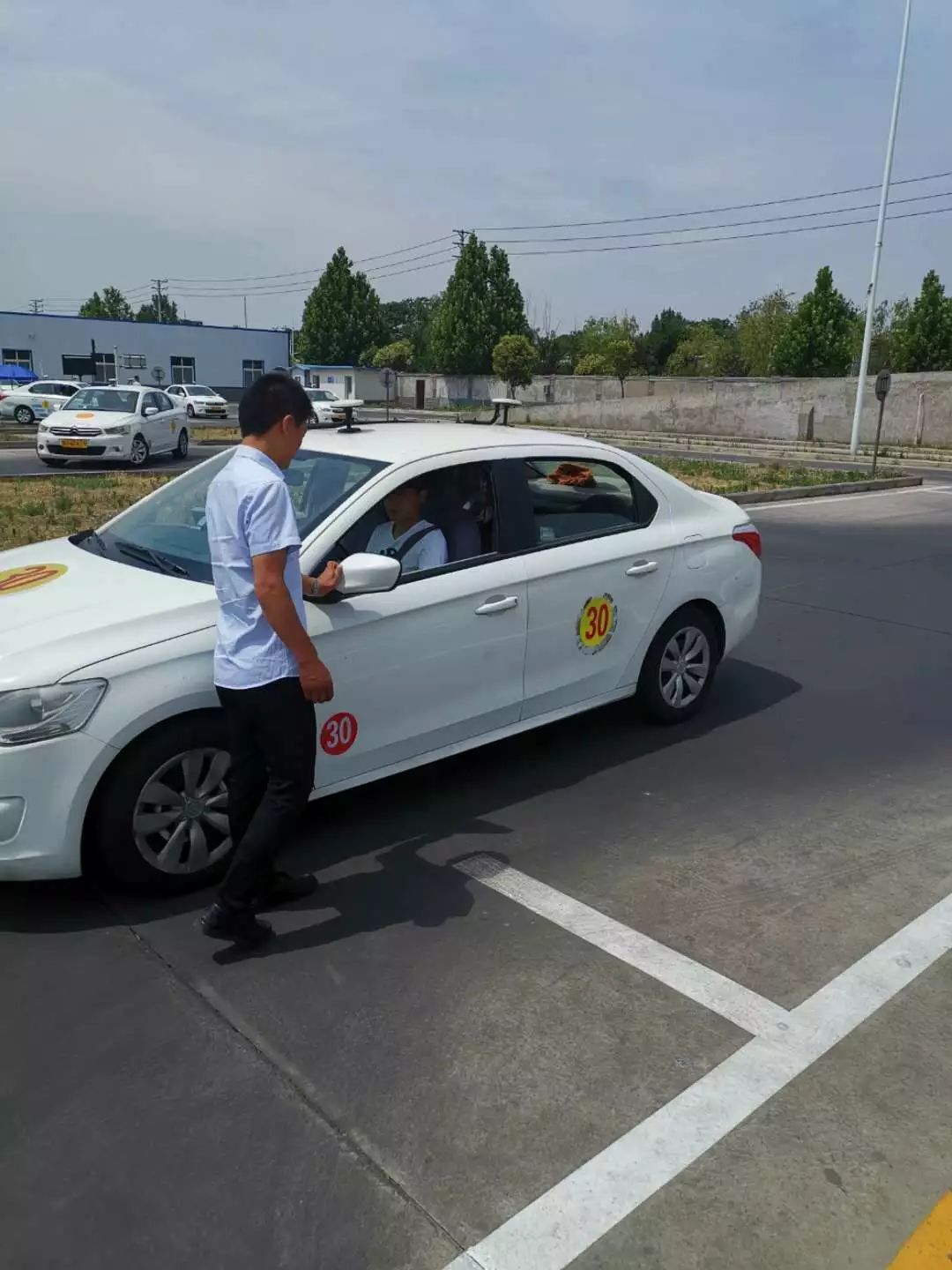 考驾照教练很重要骂你是为你好严师出高徒