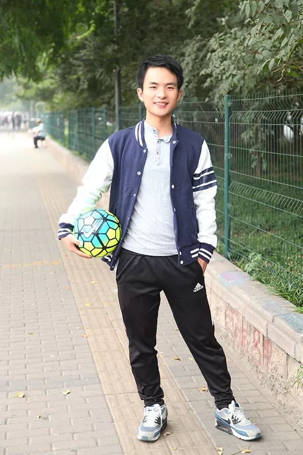 90后第一书记李茂林携笔从戎实干脱贫