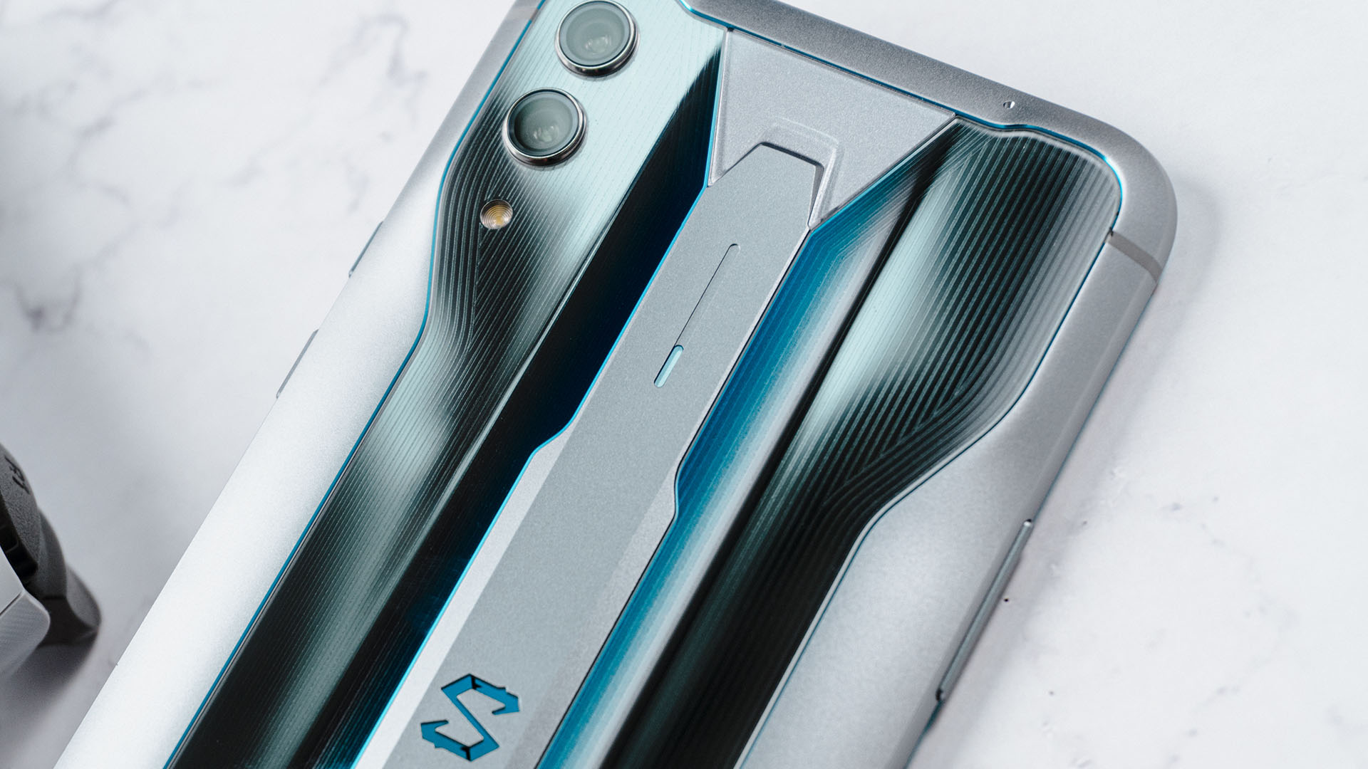 855 plus阵营再添一员:黑鲨手机2 pro图赏