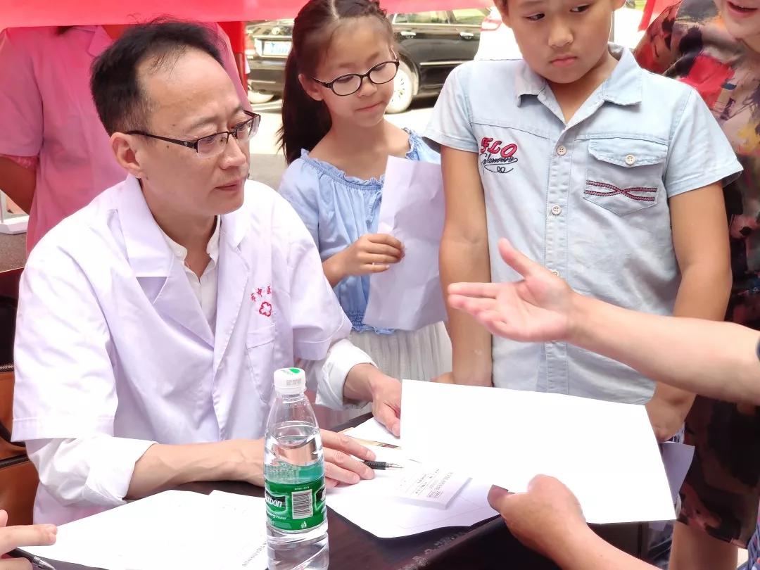 湖南中医药大学中医学院三下乡丨千金一方赴临湘,中药免费送到家