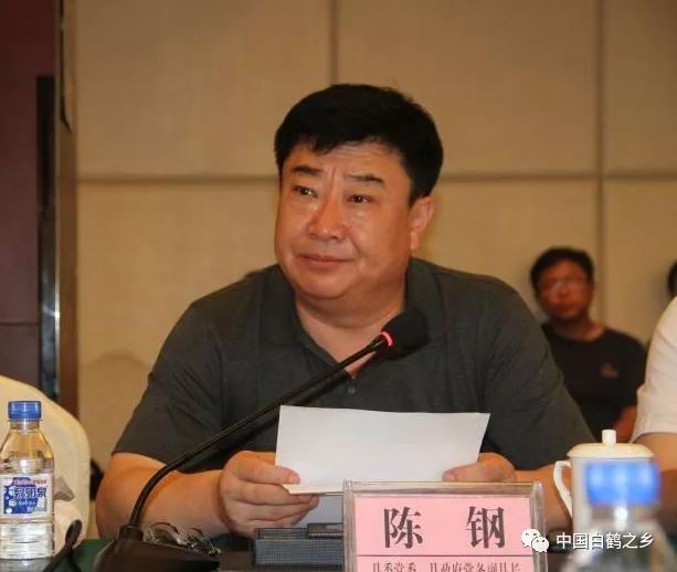 副市长梁仰春,县委常委,常务副县长陈钢,县人大常委会副主任张胜利及
