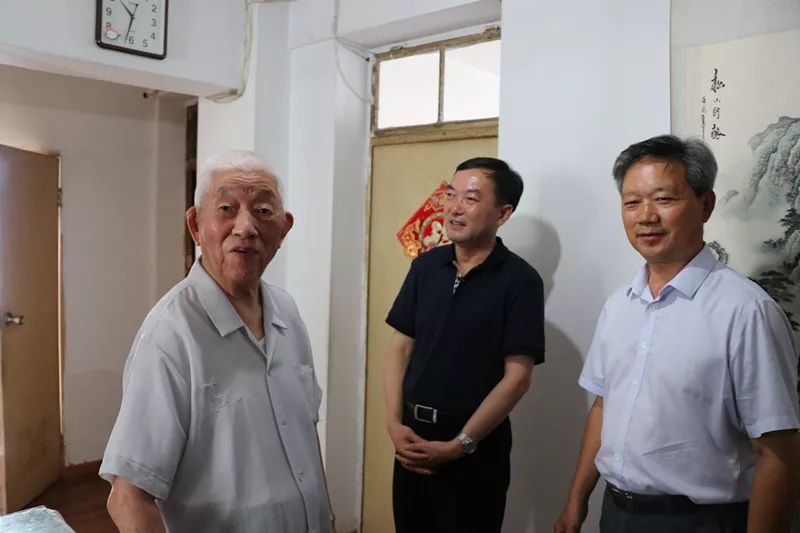 三垛新时代文明实践活动关心教育六十载耕耘学苑一颗心情系乡梓杨朝友