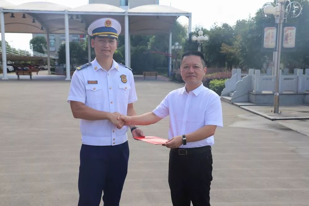 黄岩区委常委常务副区长蔡理明带队慰问一线消防队员并检查企业消防