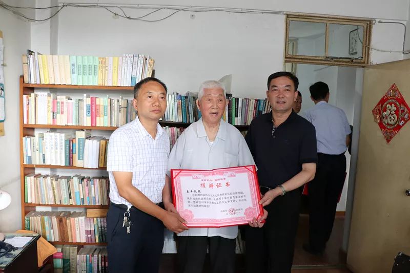 三垛新时代文明实践活动关心教育六十载耕耘学苑一颗心情系乡梓杨朝友