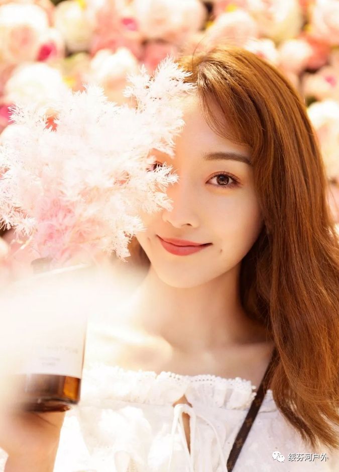 微 笑晨 风人类最大的邪恶,不是魔鬼行凶,而是有人扮演天使,以爱的