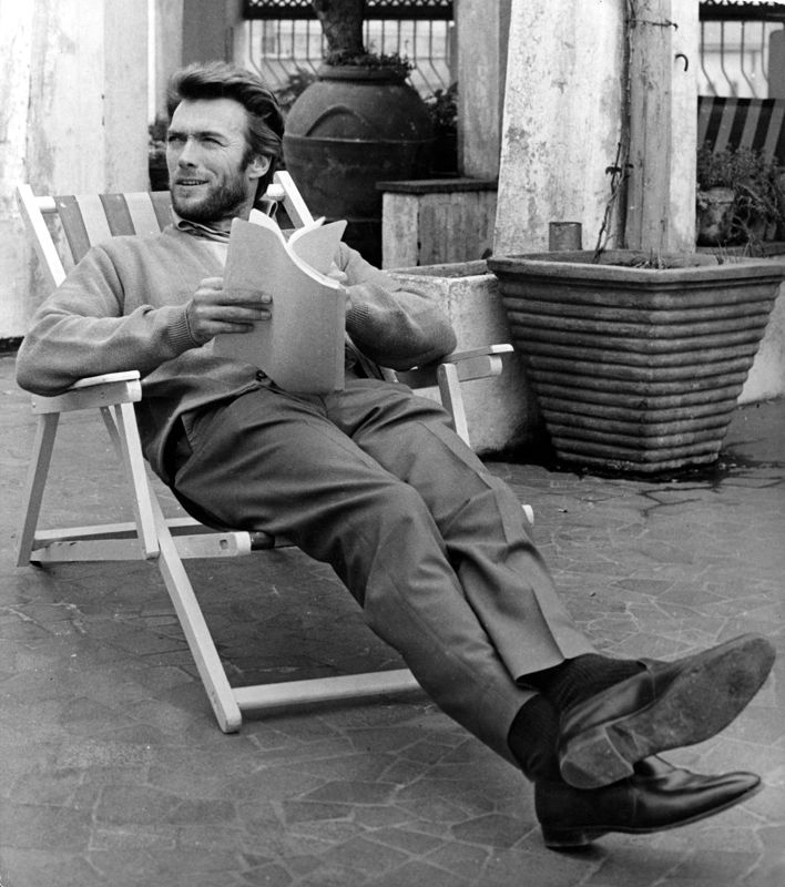 怎么看怎么像在神游的卓别林:收工吃什么?