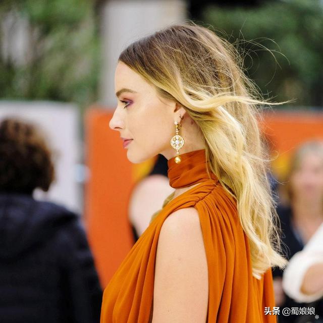 90后女演员玛格特罗比与好莱坞2位巨头聚首伦敦美出新高度