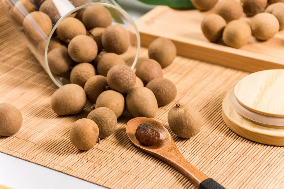 扫地无古有南宋泉州郡守曾为之赞颂原产于中国南部地区龙眼,亦称桂圆