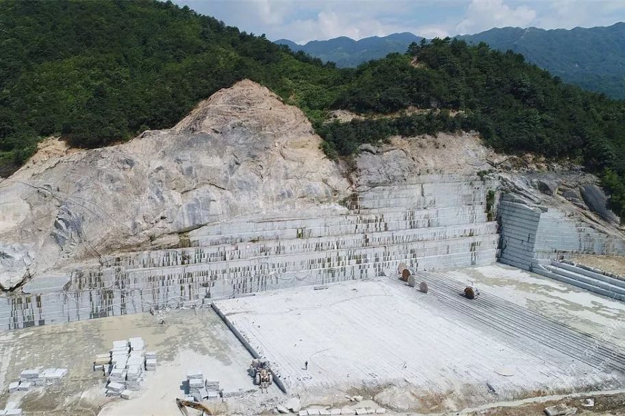 年产石材50000m06,找到广西这座矿山的人,都抢占了先机