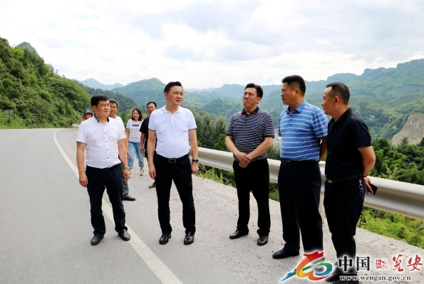 瓮安县委副书记县长黄桂林率队开展地质灾害隐患大排查工作