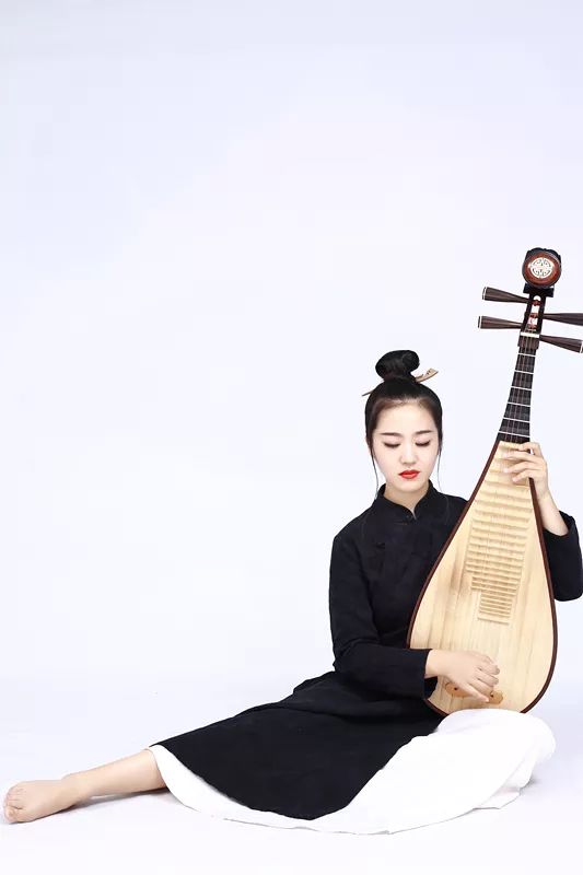 身,手,心,意均能自如自在,"琵琶大师于源春"为你讲述历史与梦幻的故事