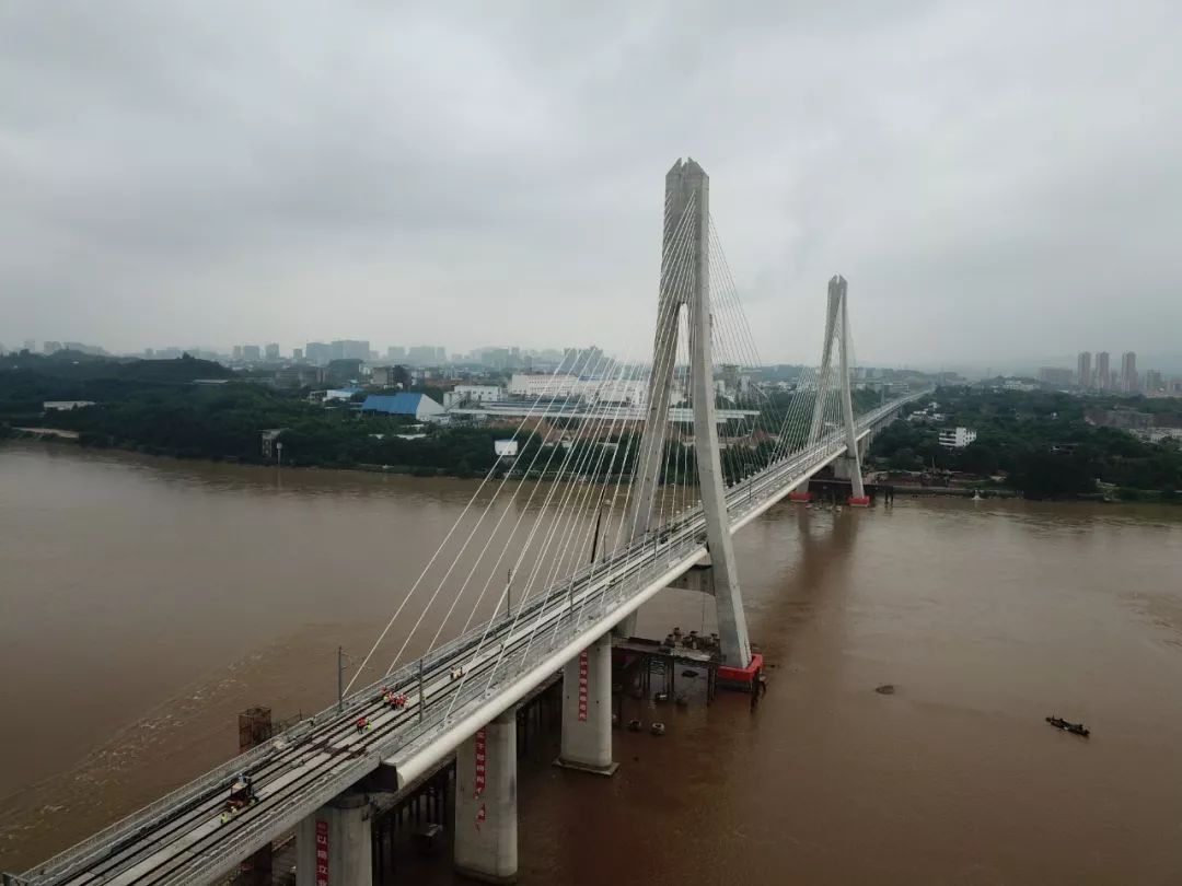 "千里赣江第一桥"的风采去领略这座今天miss章就带你一起赣江特大桥也