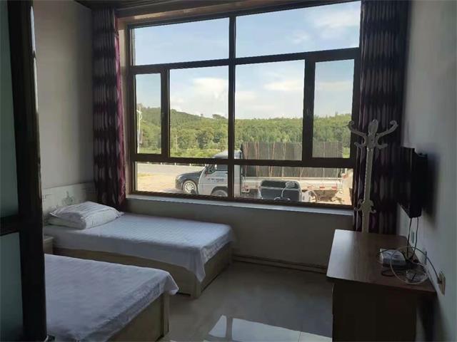 承德隆化七家老三温泉农家院泡的不只是暖意更是养生