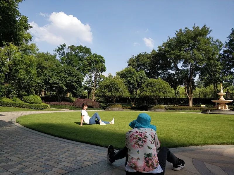 这是一年中最考验小区绿化景观的时节_草坪