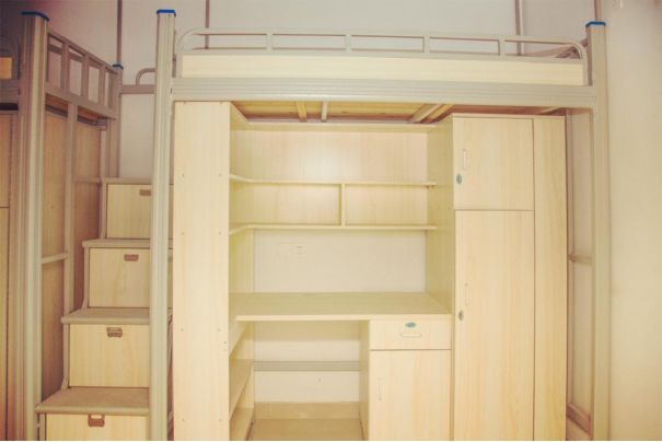 龙岩闽西职业技术学院住宿条件:学校现有校内,通鑫,西洋三个学生公寓