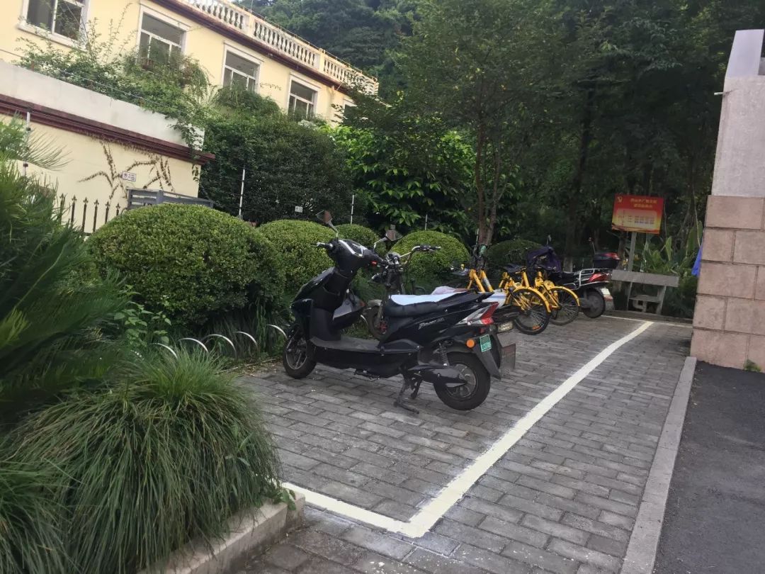 瓯海景山街道全面施划非机动车专属停车位