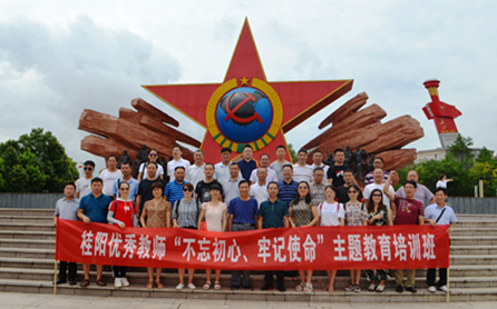 桂阳三中高级教师李佑明高兴地说:火红的七月,我有幸参加全县部分优秀