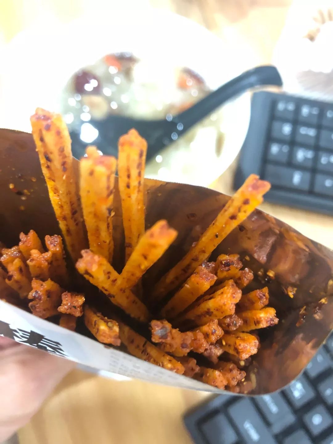 喝甜的,必须配点咸的——辣条.