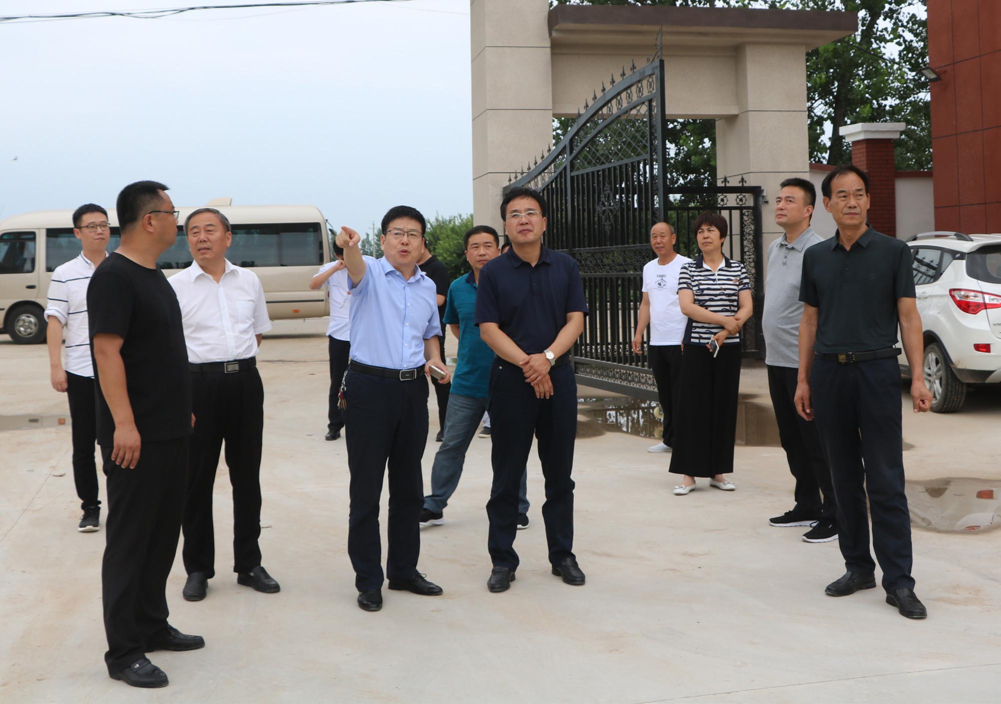 临颍:县委书记调研城乡教育融合工作,让农村学生享受更优质教育