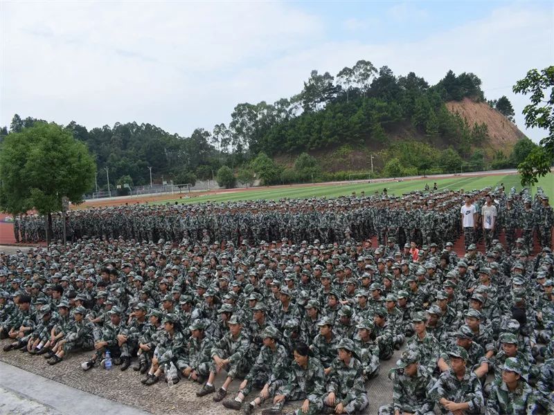 消防知识进军训系列报道一浦北消防走进浦北中学高中部千人共上消防课