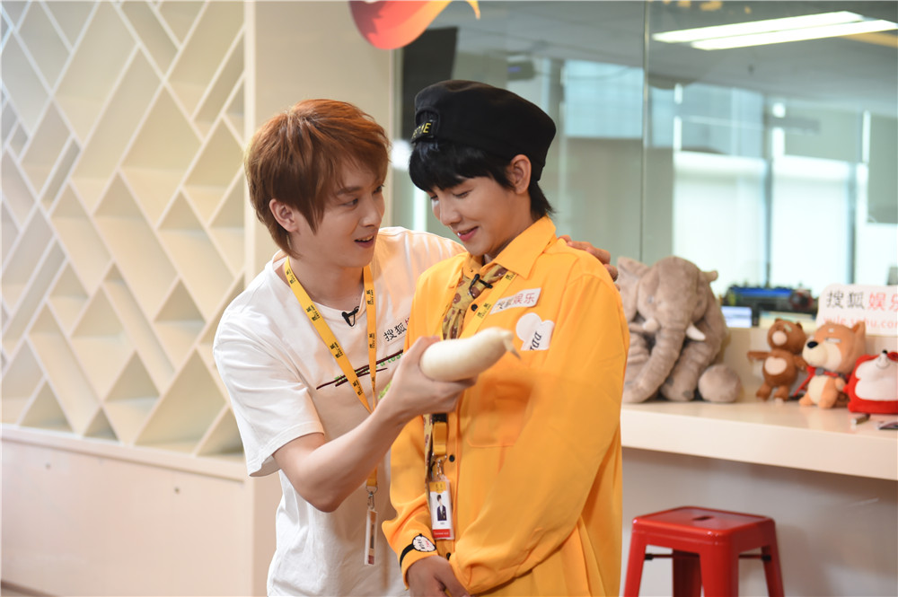 于斌深情吹粉丝彩虹屁 郑繁星大呼"魏无羡谈恋爱了不起吗!