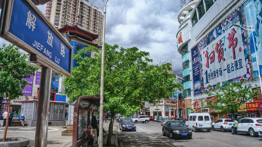 我家住在解放路抚顺解放路上永不退休的辅导员奶奶樊桂云