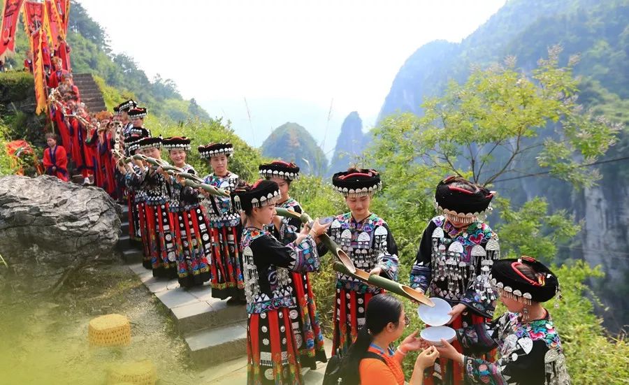 高山流水5活动地点:矮寨大桥观景台活动时间:周六,9:00-11:30/14:30