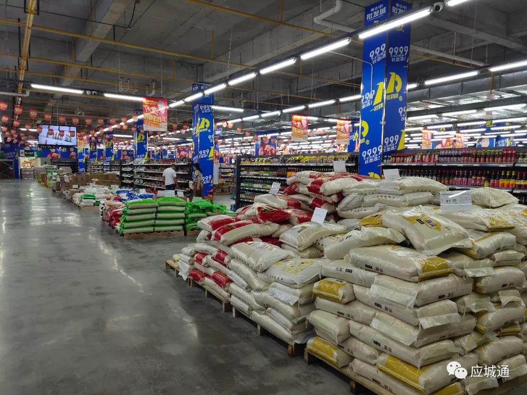 【福达坊批发城】与之相连的是大型百货批发中心在智慧农贸市场东侧给