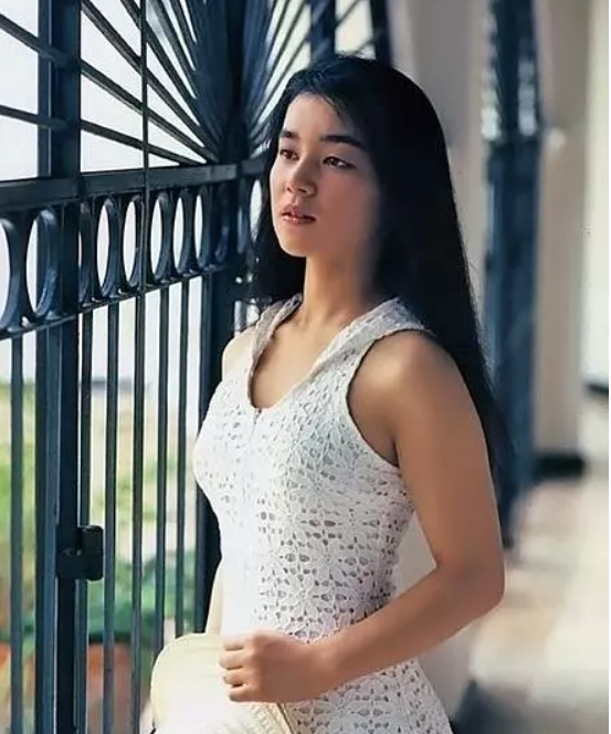 90年代传奇女优朝冈实岭现在我一度怀疑日本的文化产业是不是倒退了