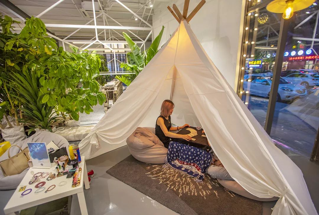 还有神秘的塔罗牌占卜师哦悄悄告诉你们太上头了太上头了…闭上眼睛