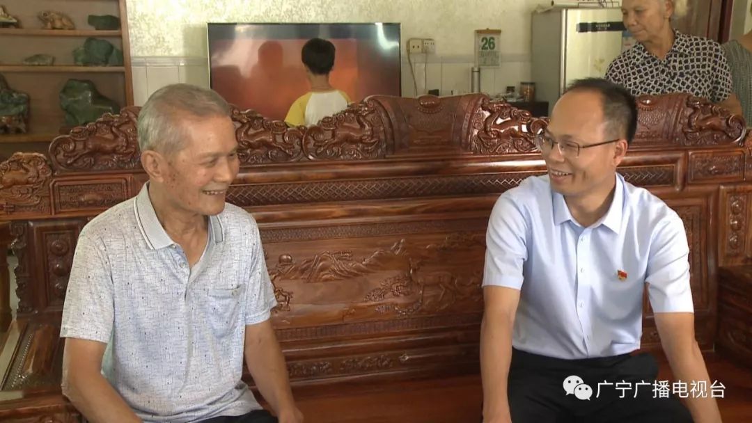 县委副书记,县长姚灵炎,县人大常委会副主任李自和来到古水镇古水社区