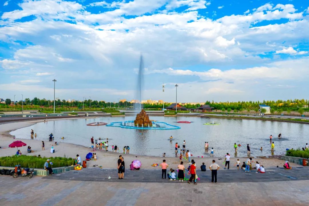 活动地点:红海子湿地公园烧烤区活动时间:2019年8月3日17:00-20:30