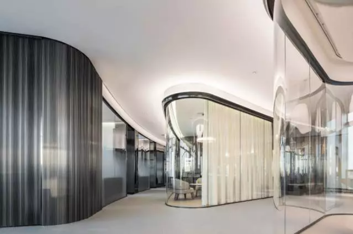 墙不一定是平的,流线型的曲面墙也可以很惊艳!