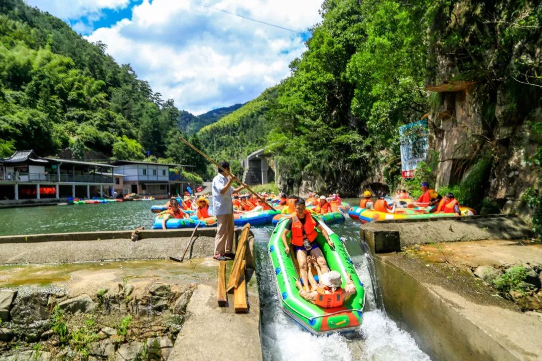 高空玻璃漂,军事峡谷漂,丛林探险漂……浙江超刺激的漂流指南,你值得