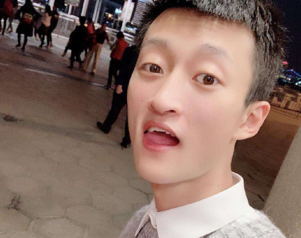 散打哥要刷钱,是因为这名主播太像祁天道了,现在他的名字叫做祁地道