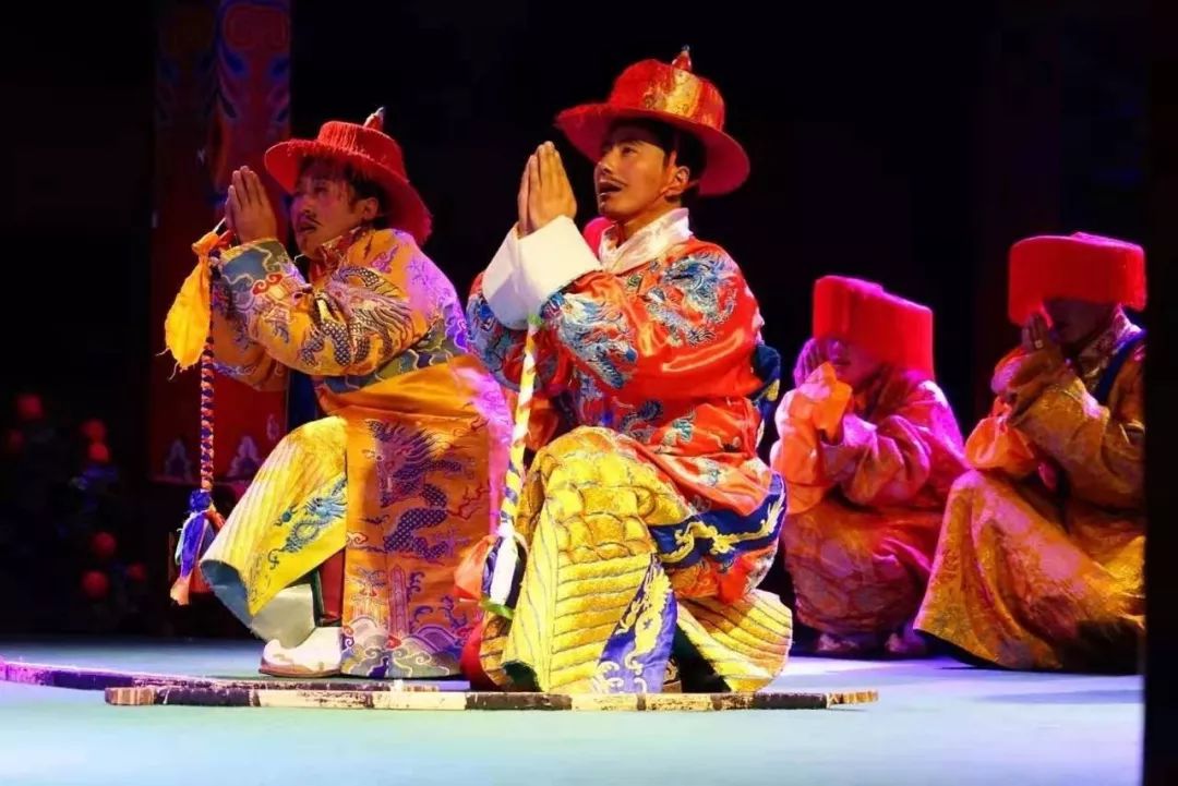 今日精彩 | 理塘奇特的婚俗,戴蓝面具的藏戏,热情古老的锅庄,你将pick